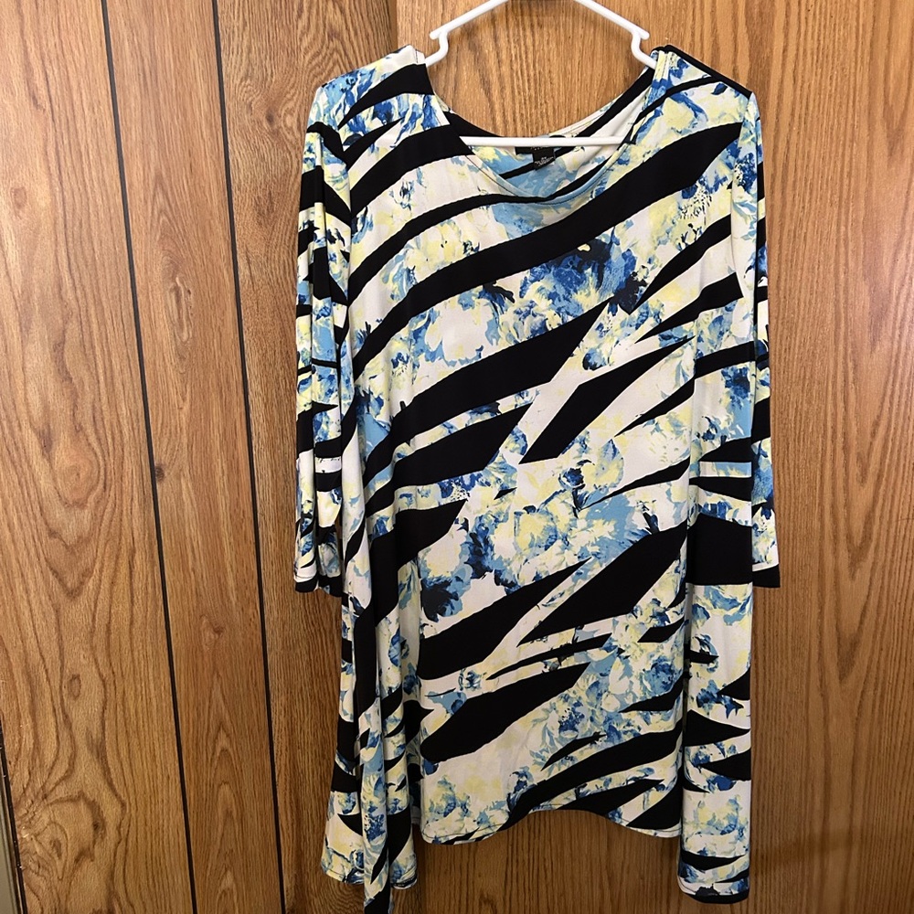 Tunic 3/4 sleeves black with blue polyester and spandex never been worn
